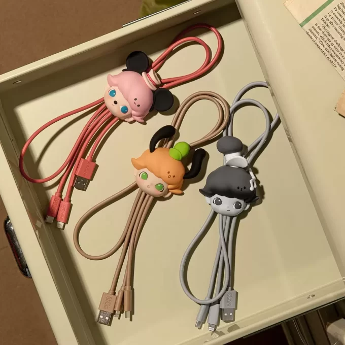 DIMOO WORLD × DISNEY シリーズ 2 in 1 ケーブルブラインドボックス