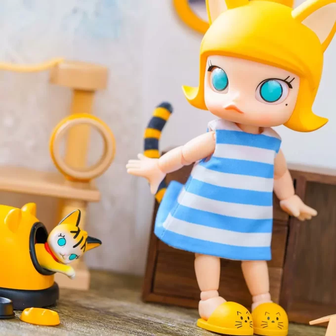 MOLLY キャット・イン・ザ・ボックス アクションフィギュア